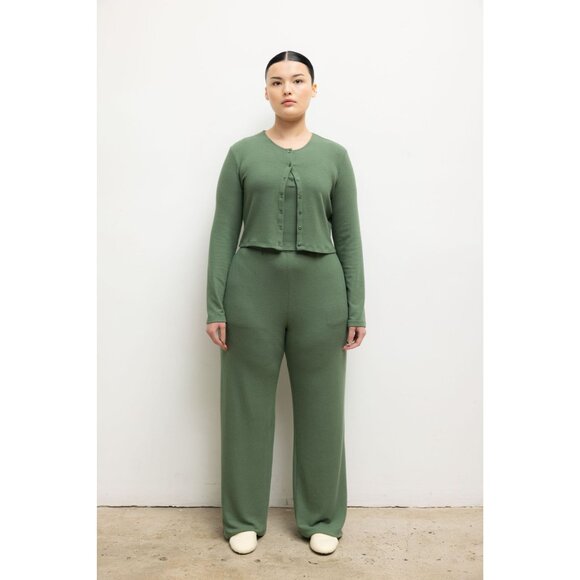 LESET 818 Lauren Crop Sleeveless Crew Top in Pina - Picture 2 of 5